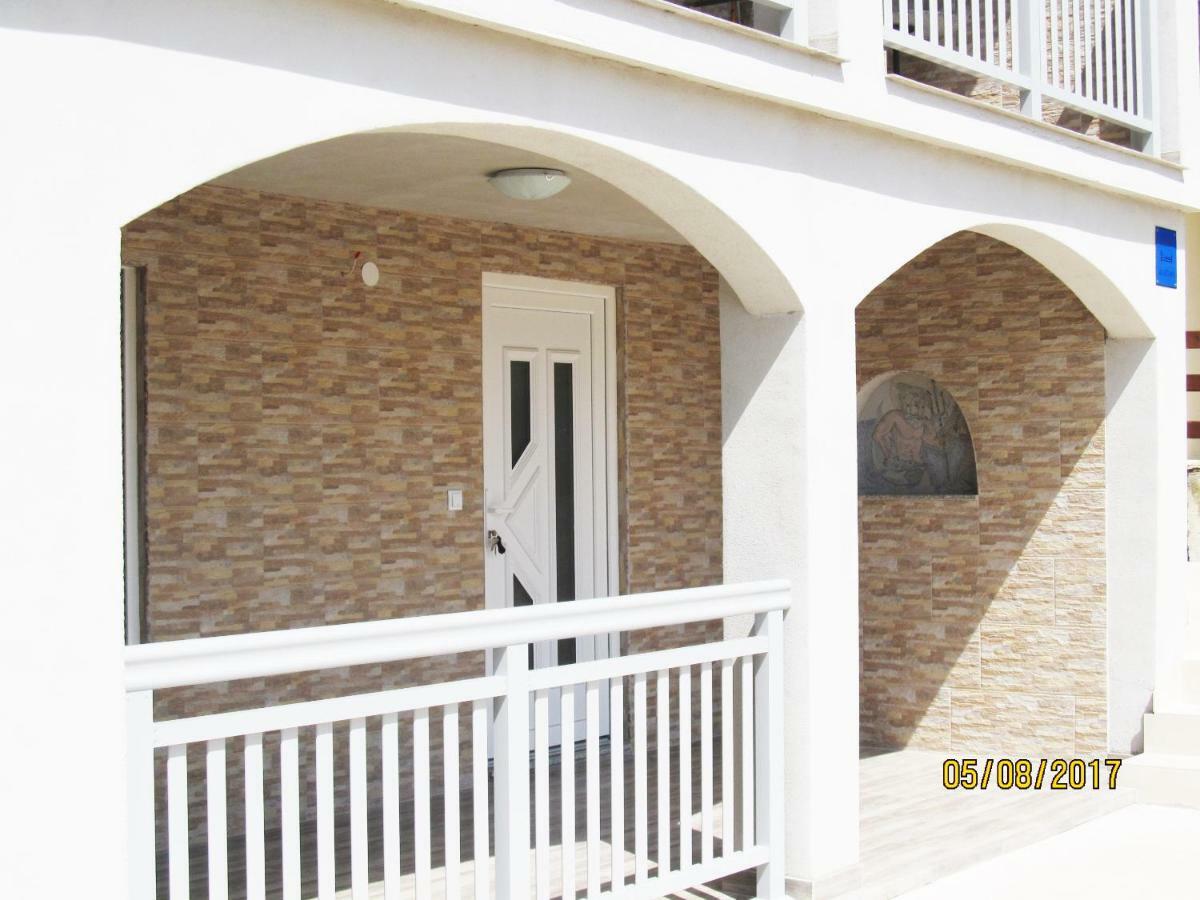 Apartmani Mala Sirena 马斯莱尼察 外观 照片