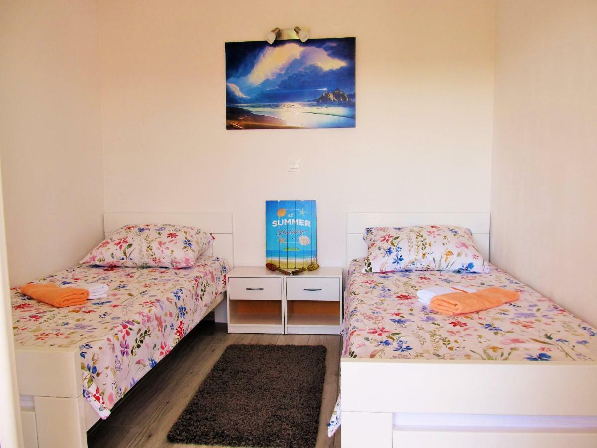 Apartmani Mala Sirena 马斯莱尼察 外观 照片